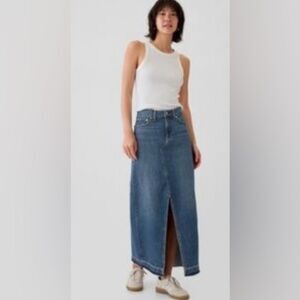 Gap Denim Maxi Skirt Sz 31/12T Center Slit Frayed Hem